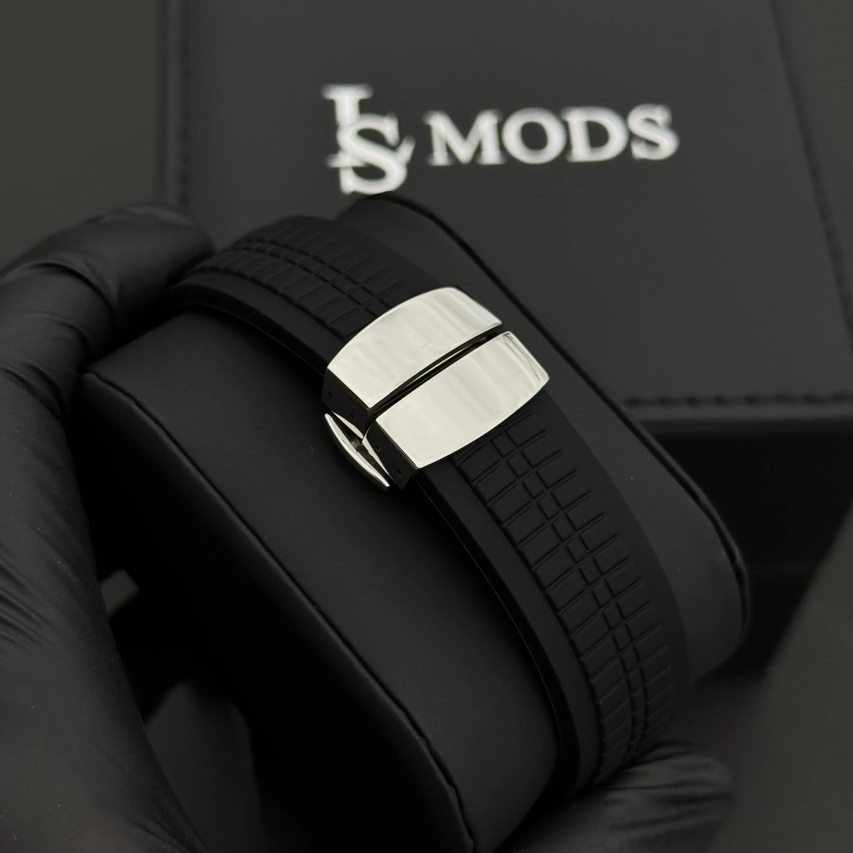 Bracelet caoutchouc noir intégré de la montre Seiko Mod Aquanaut, confortable et résistant