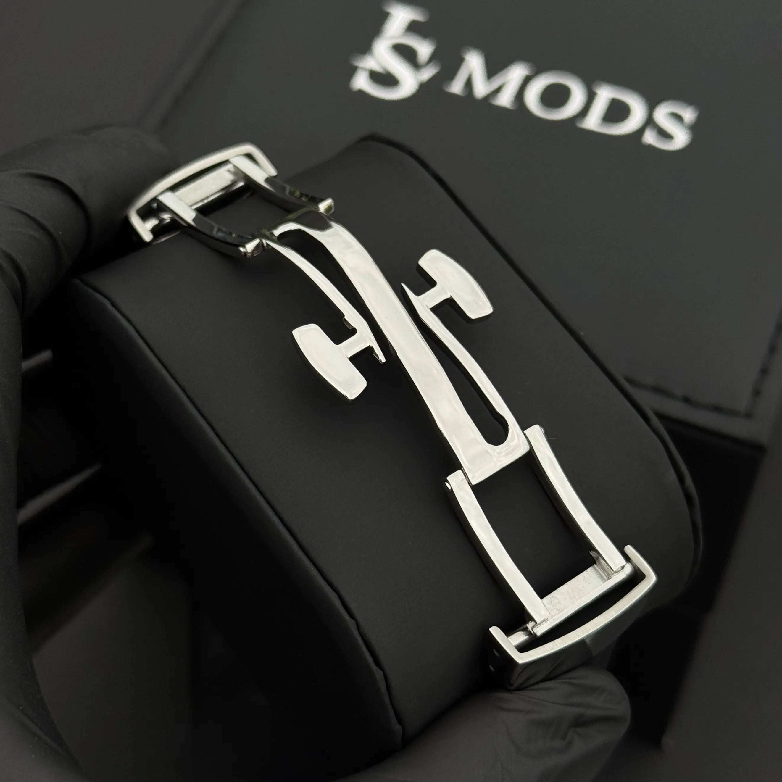 Fermoir déployant en acier inoxydable de la Seiko Mod Aquanaut noire, robuste et sécurisé