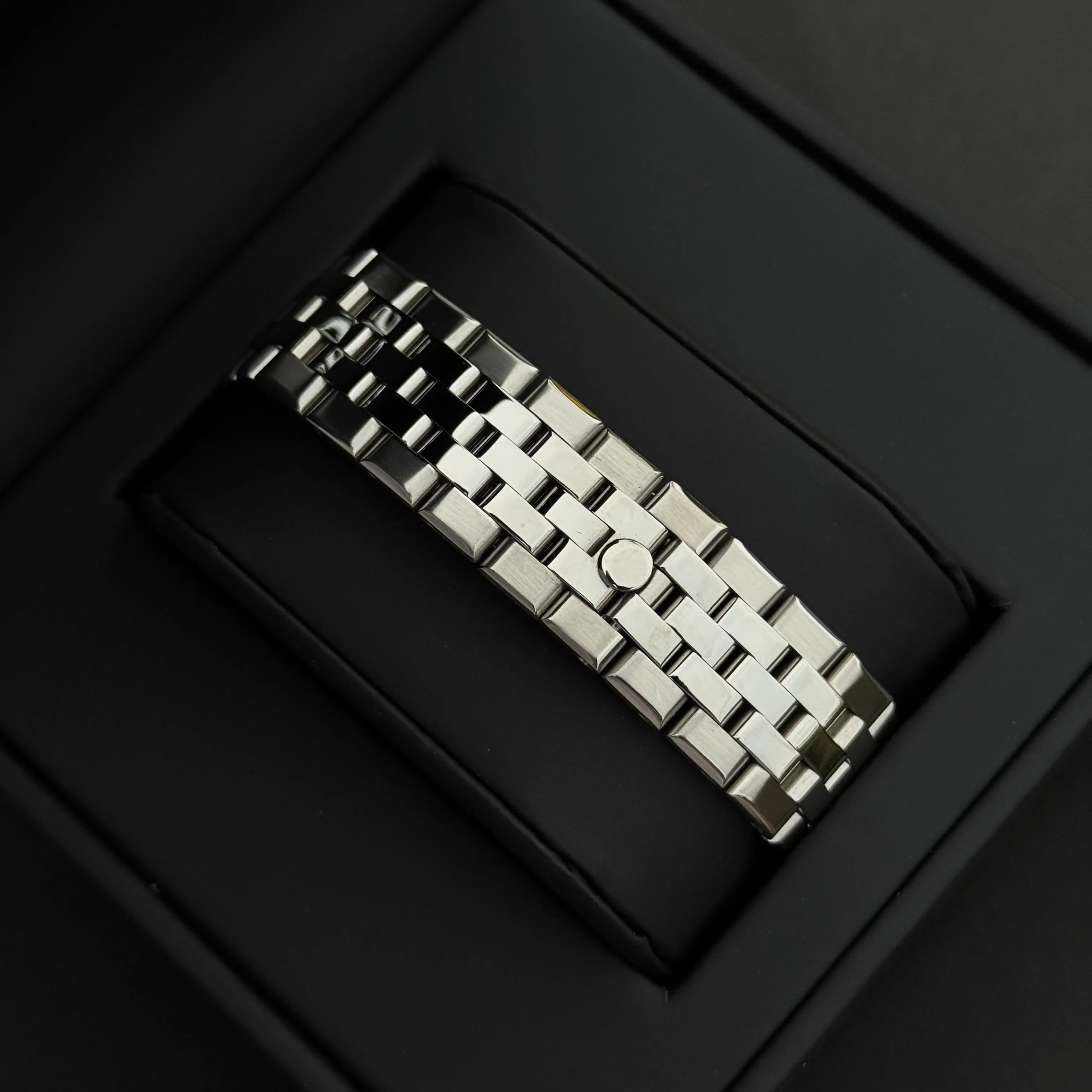 Bracelet Flat Jubilee poli-brossé en acier 904L de la montre Seiko Mod Land Dweller