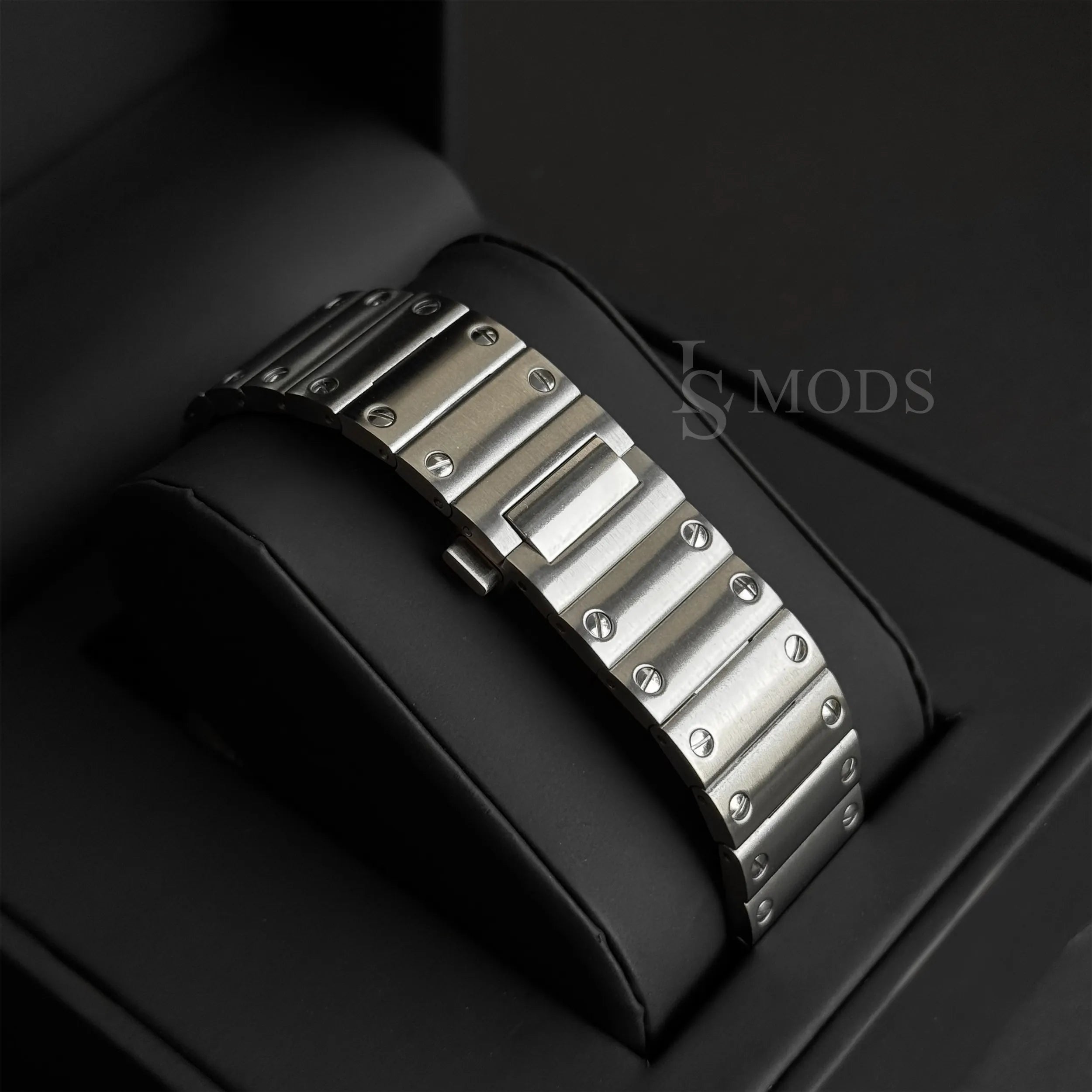 Bracelet en acier inoxydable de la montre Seiko Mod Santos avec vis apparentes et fermoir déployant