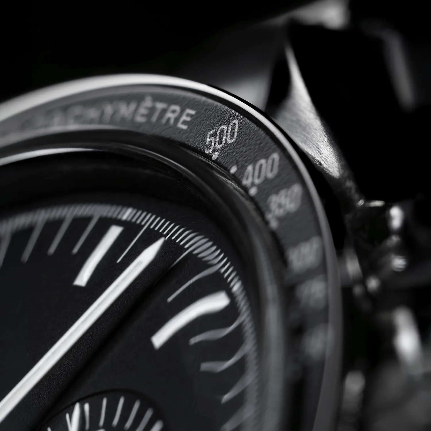 lunette tachymétrique en aluminium gravée de la SeikoMod Speedmaster
