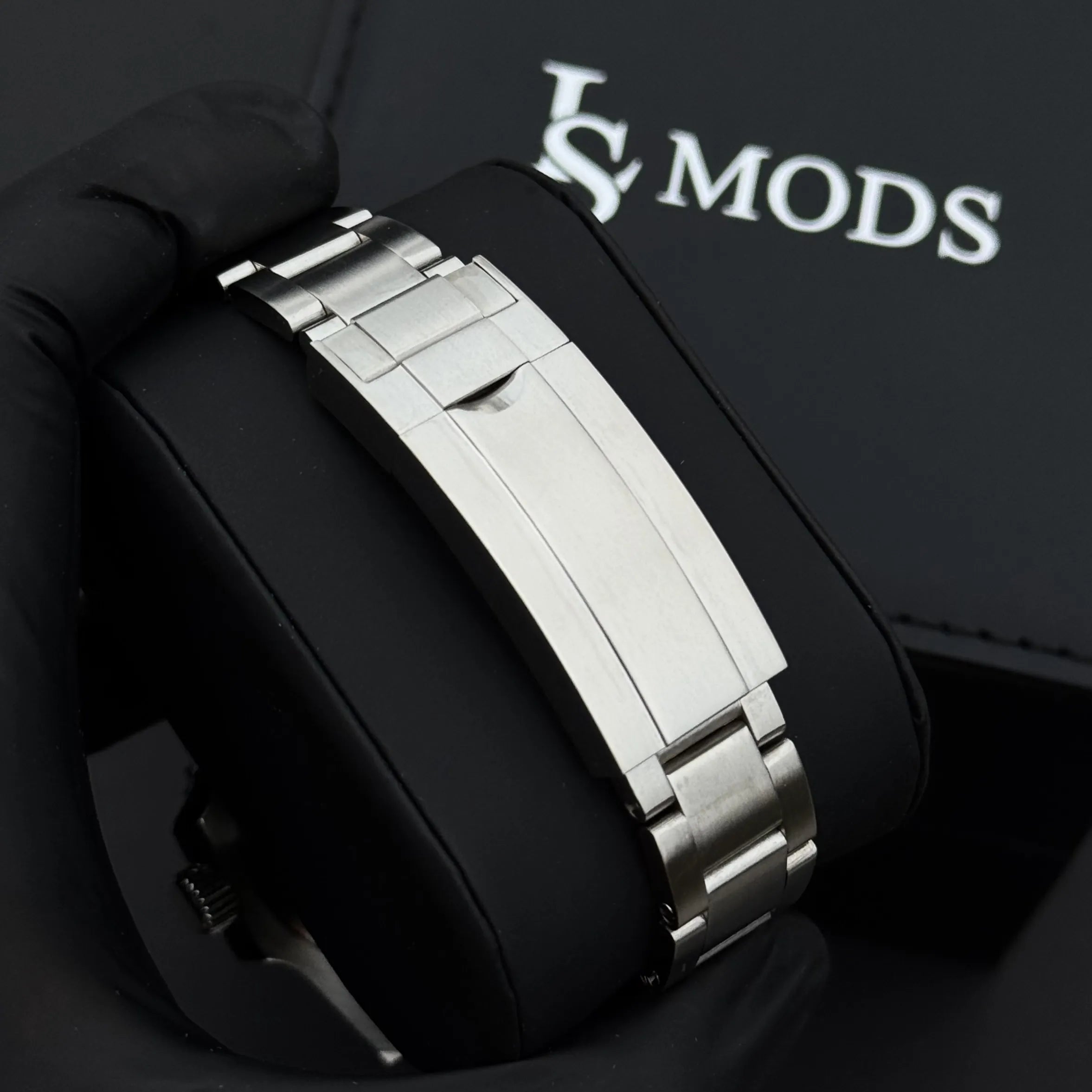 Bracelet et fermoir déployant en acier brossé de la montre Seiko Mod Marine Master