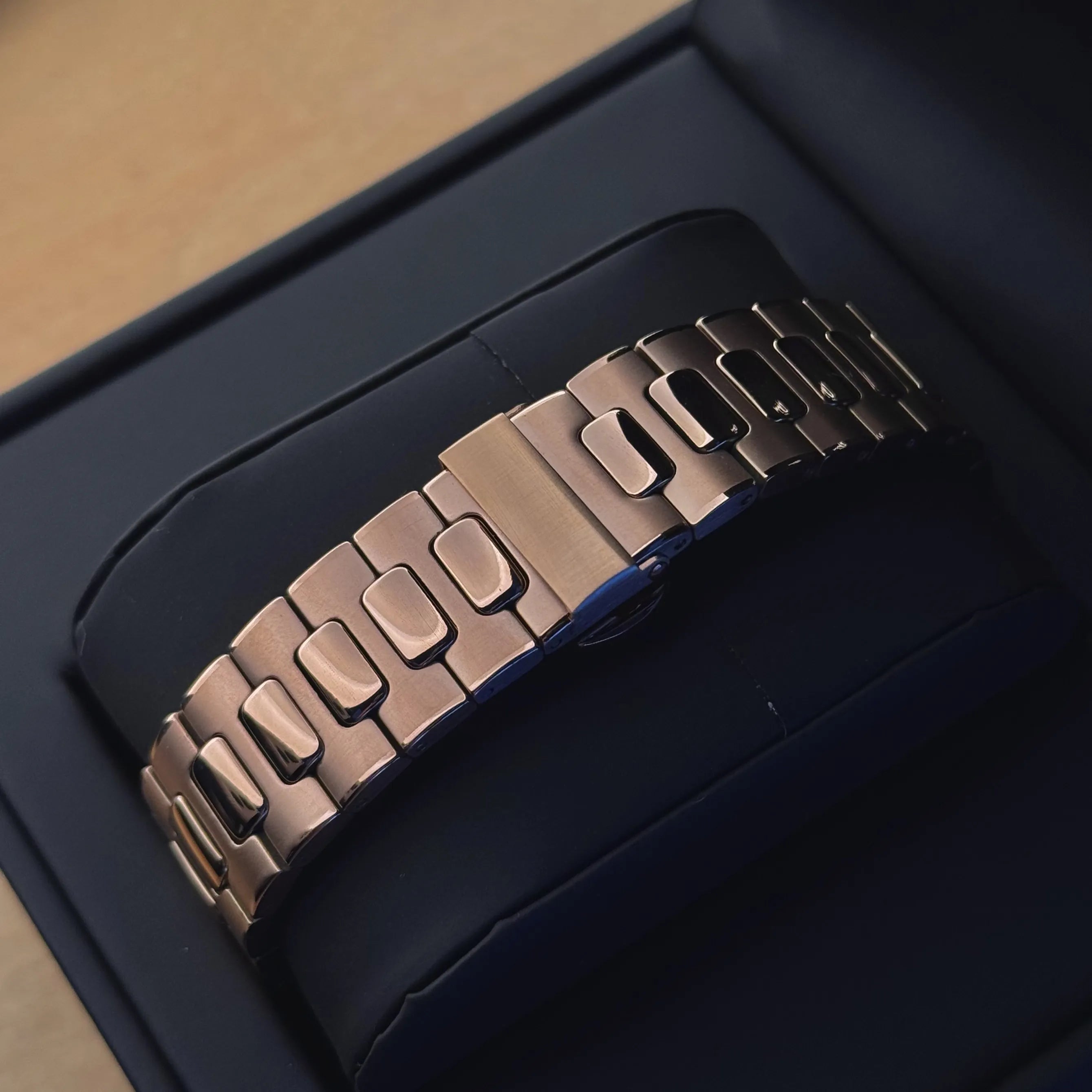 Bracelet en acier teinte or rose poli-brossé de la Seiko Mod nautilus rosegold